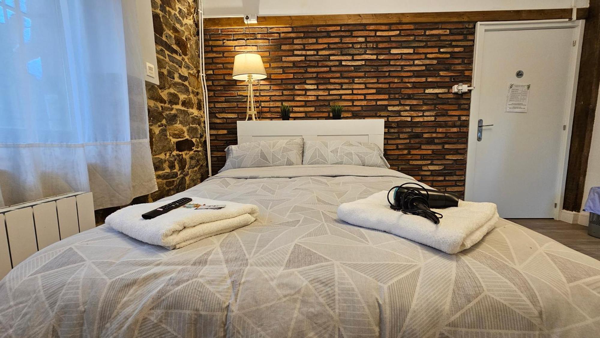 2. Habitación doble a 8 km de Bilbao. Baño compartido Galdakao Exterior foto